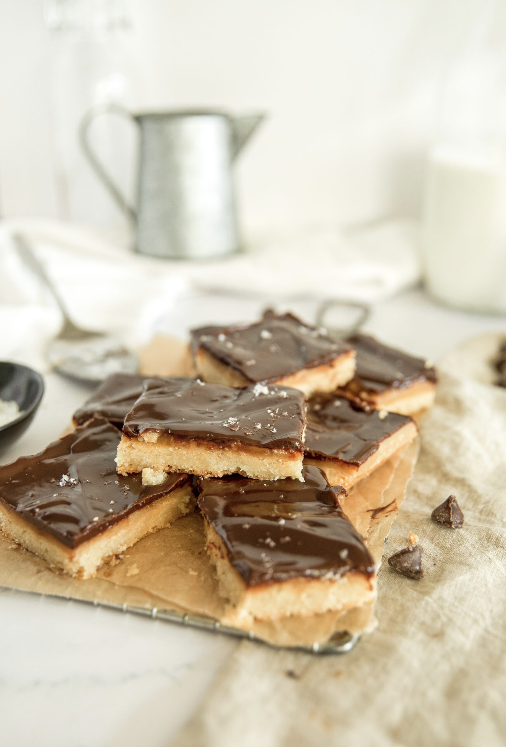 Chocolate caramel shortbread cookie bars